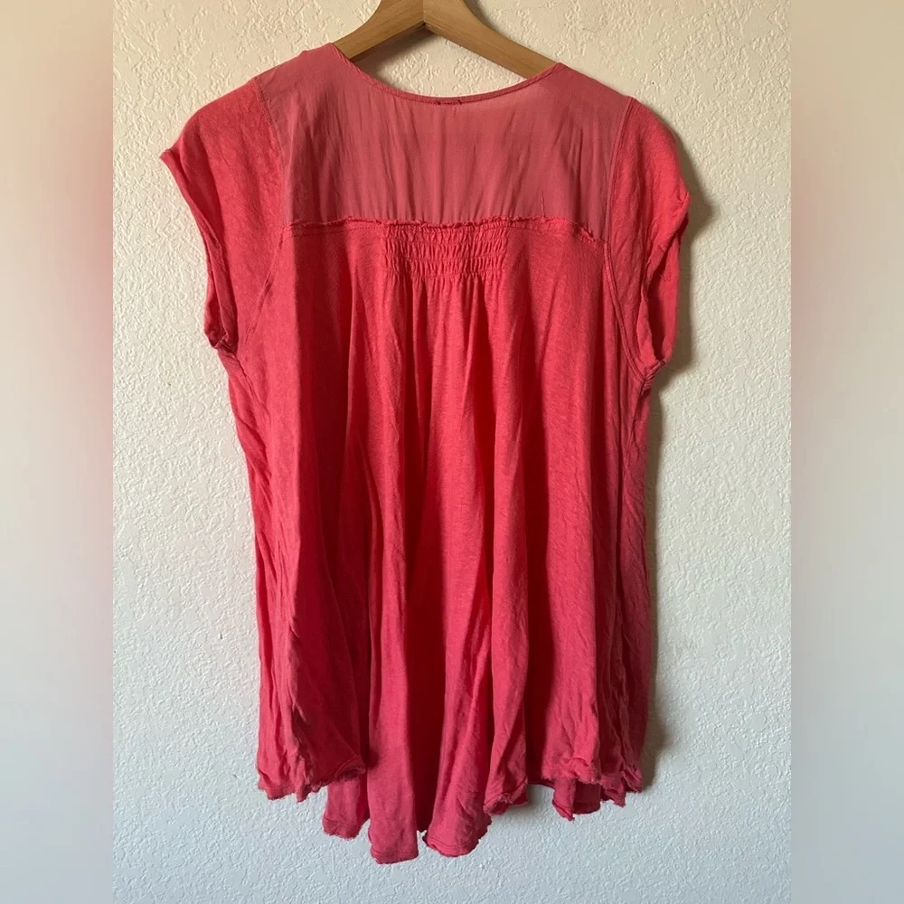 Free People Highland Button Oversized High Low Smocked Tee in Coral Pink - XS